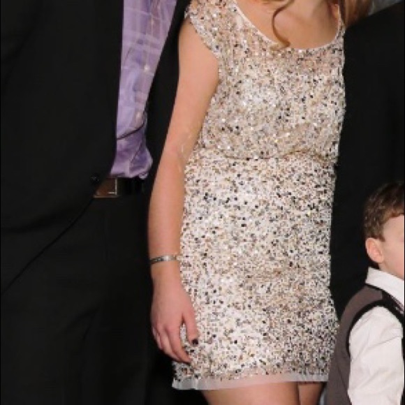 Gold sequin formal dress - Picture 2 of 2